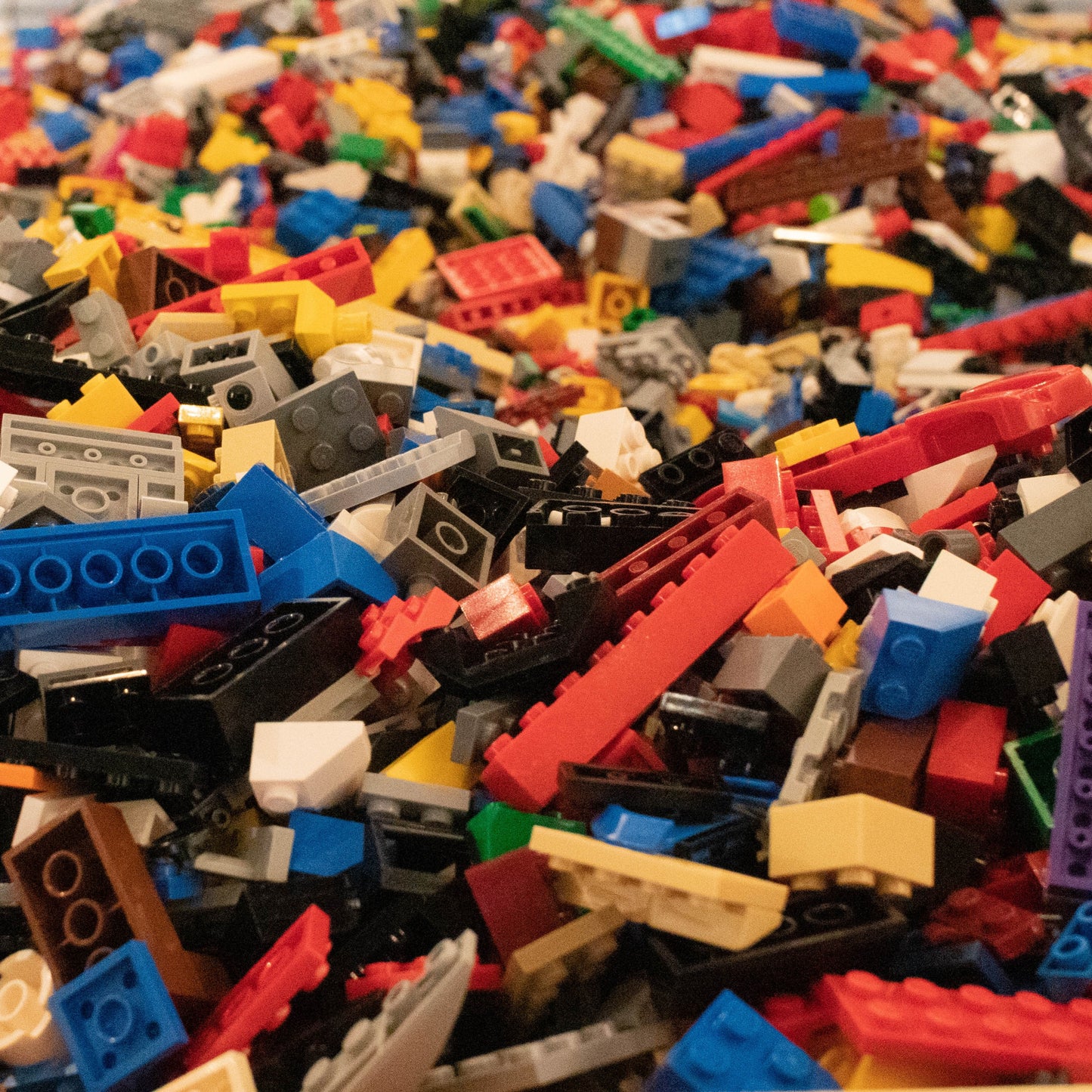 1lb Bulk LEGO + 2 Minifigs Combo